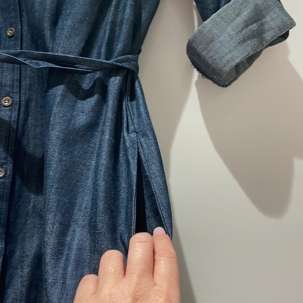 Adorable banana republic size 2 jean dress with pockets! - Picture 6 of 6